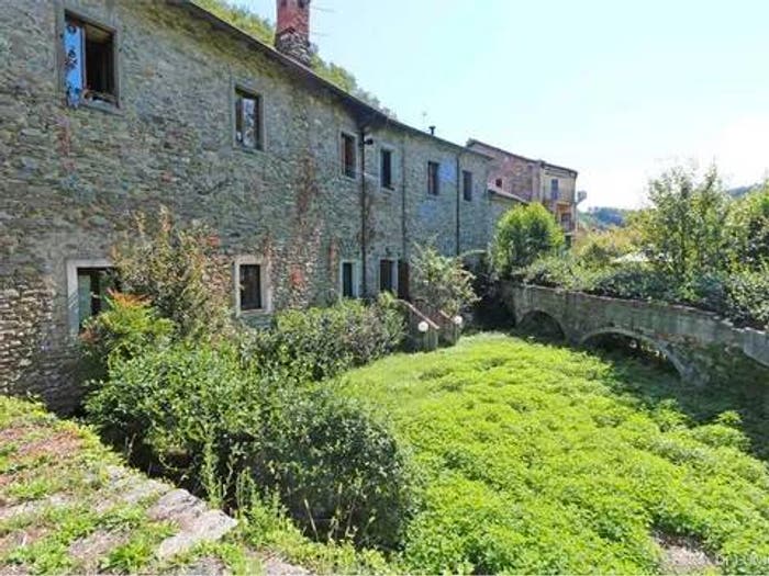 Casa con 6 locali in vendita in Via Santissima Annunziata No Number, Centro, Pontremoli