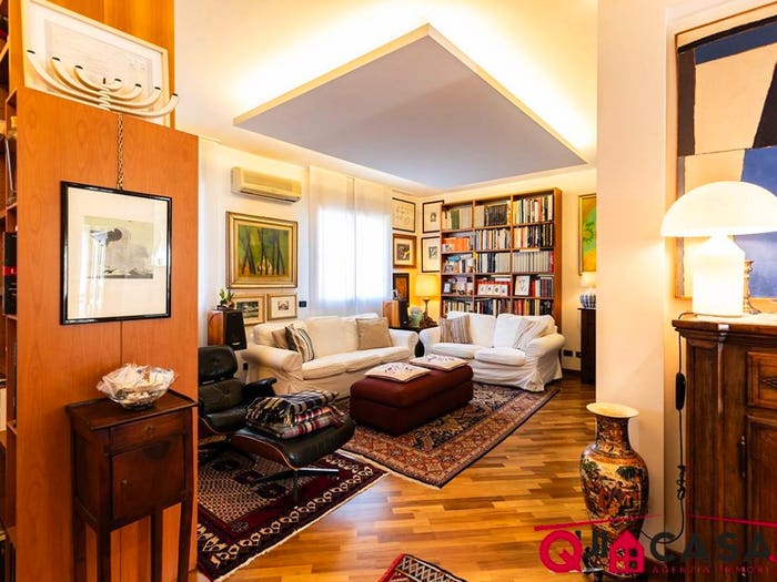 Casa con 6 locali in vendita in Via Cesare Battisti, Frati, Legnano