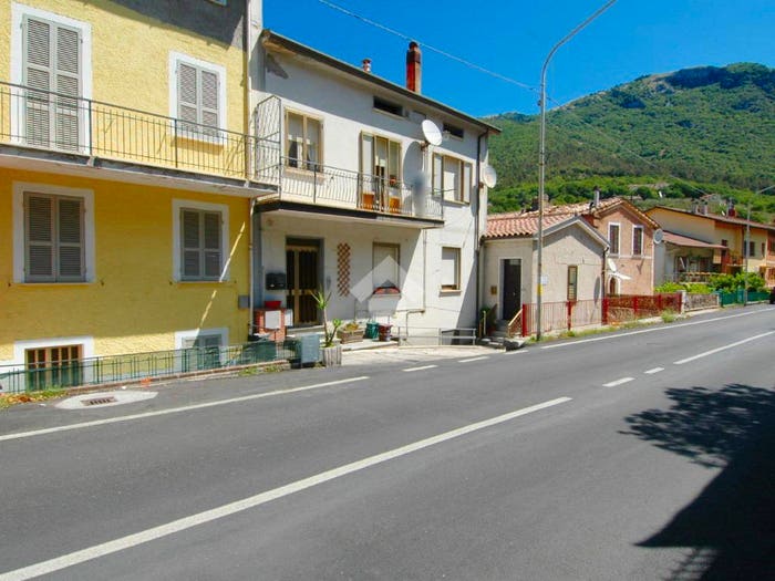 Appartamento trilocale in vendita in Via Borgovalle, Centro, Gualdo Tadino