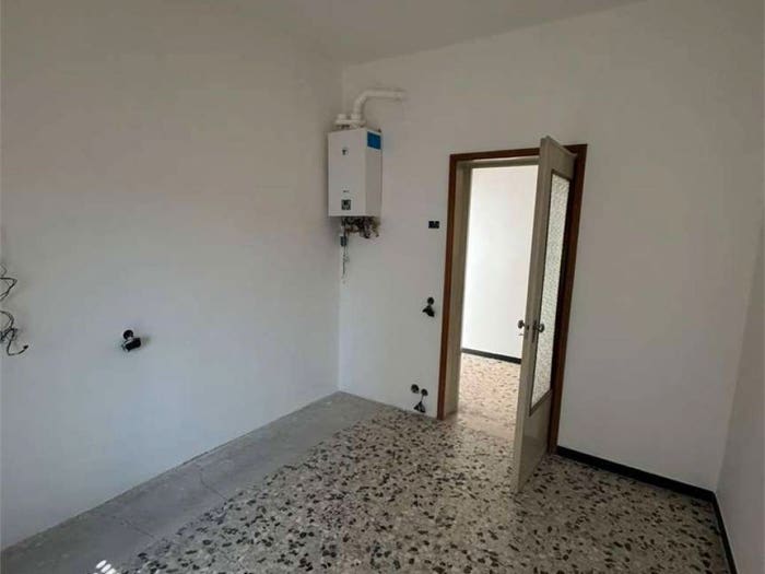 Appartamento quadrilocale in vendita in Via Carolippo Guerra, Zona, Piacenza