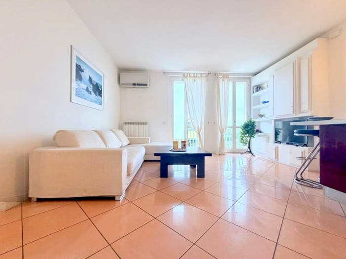 Appartamento trilocale in vendita in Vle Roma, Pietrasanta