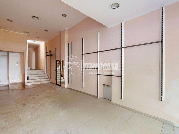 Appartamento trilocale in vendita in Viale Certosa, Certosa, Milano