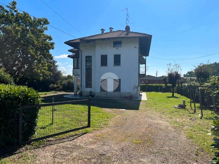 Casa con 6 locali in vendita in Via Colombo, Mottalciata
