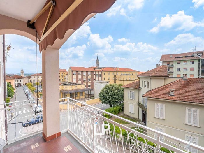 Appartamento con 5 locali in vendita in Martiri Della Libertà, Centro, Arona