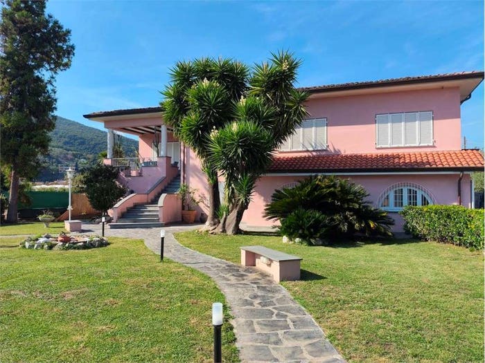 Casa con 6 locali in vendita in pisanello, Centro, Ameglia