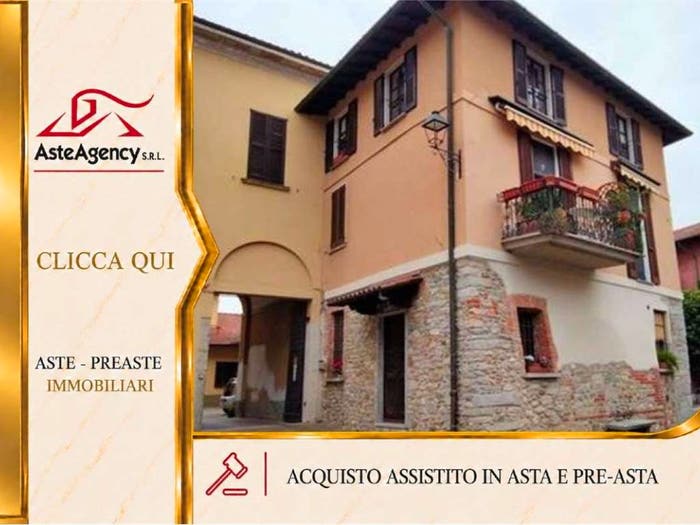 Casa quadrilocale in vendita in Piazza Monte Grappa, Centro, Daverio