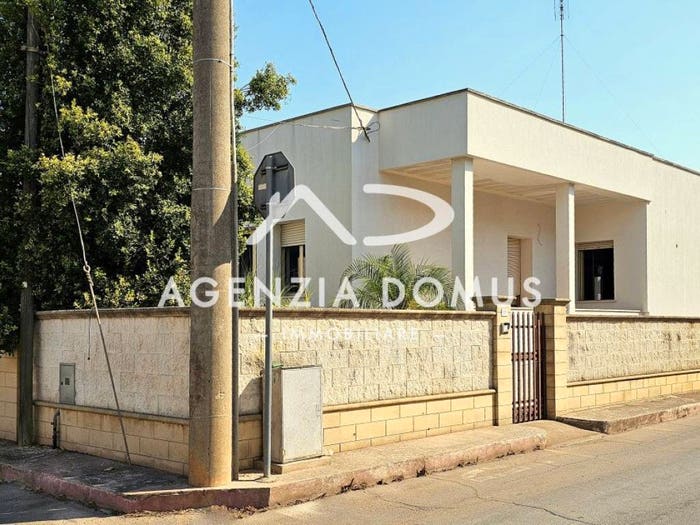 Casa con 5 locali in vendita in Via Como, Centro, Racale