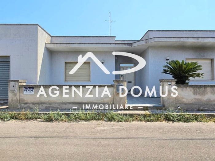 Casa con 6 locali in vendita in via Liguria, Centro, Racale