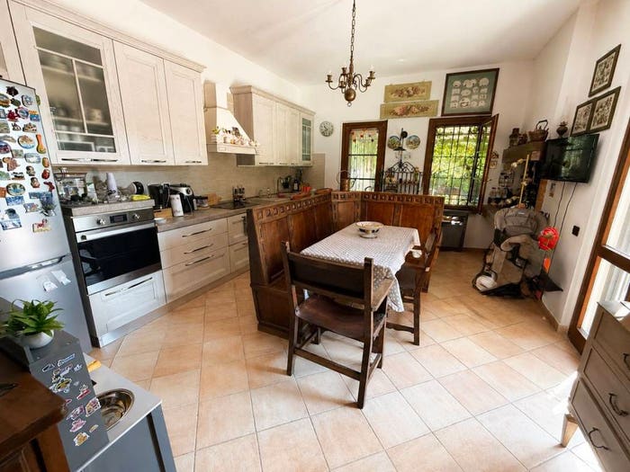 Casa con 6 locali in vendita in Seano, Carmignano