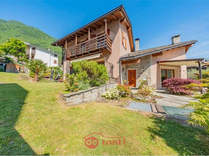Casa con 6 locali in vendita in Via Alle Fontane, San Pietro, Samolaco