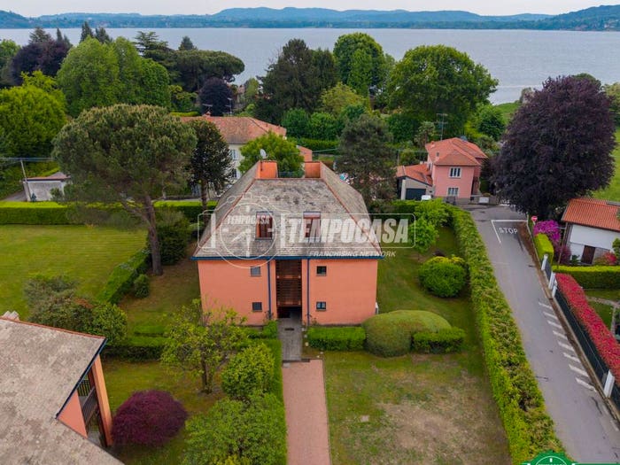 Appartamento trilocale in vendita in Via al Castello, Centro, Lesa