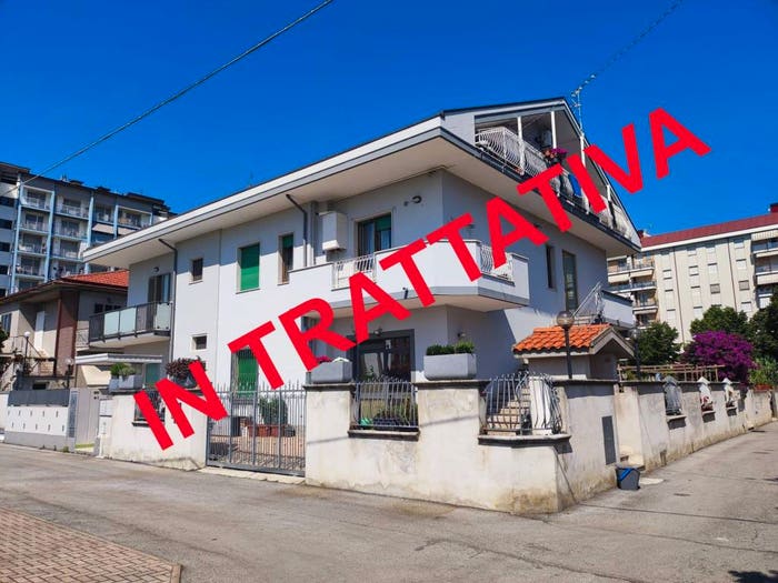 Appartamento quadrilocale in vendita in via Lago Vivo, Tirino, Pescara
