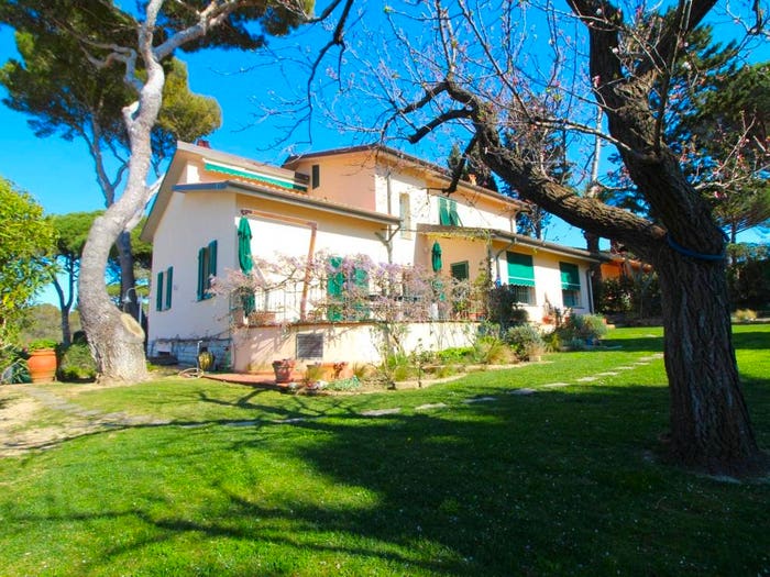 Casa con 6 locali in vendita in Via di Montenero, Montenero Basso Montenero Alto, Livorno