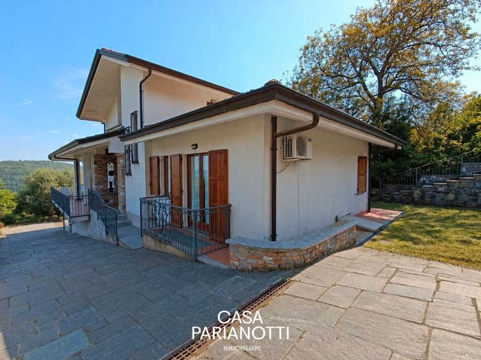 Casa con 6 locali in vendita in Via Nazionale, Colazza