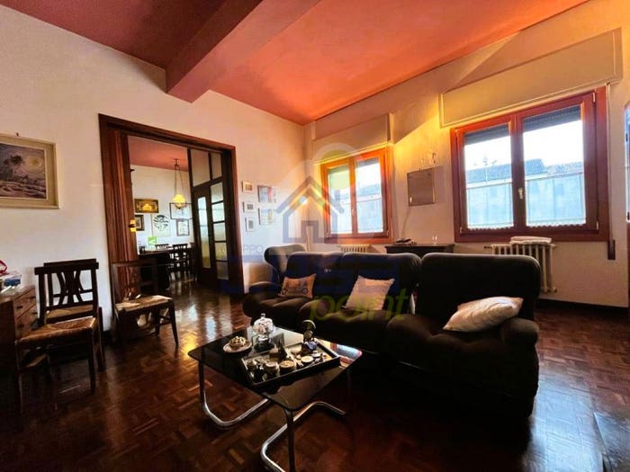 Casa con 6 locali in vendita in Via Marconi, Centro, Piubega