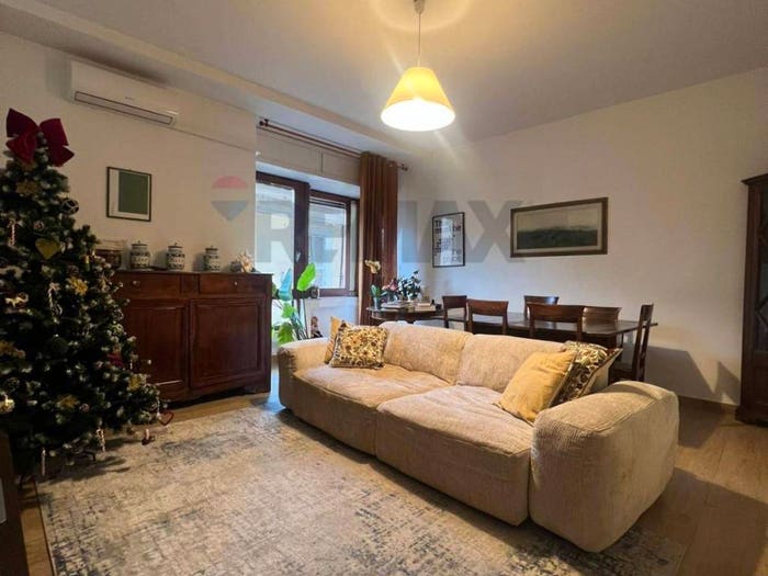 Appartamento quadrilocale in vendita in Via Roncalli, Centro Storico, Foligno