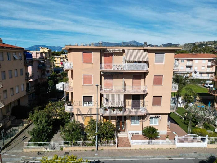 Appartamento quadrilocale in vendita in Via Gerolamo Rossi, Centro, Bordighera