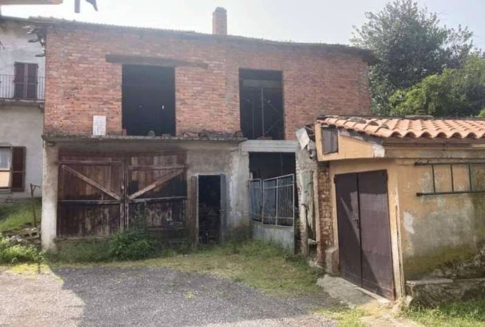 Casa con 6 locali in vendita in Via XXV Aprile, Bardello con Malgesso e Bregano