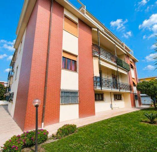 Appartamento quadrilocale in vendita in Via Delle Pinete, Marina di Carrara, Carrara