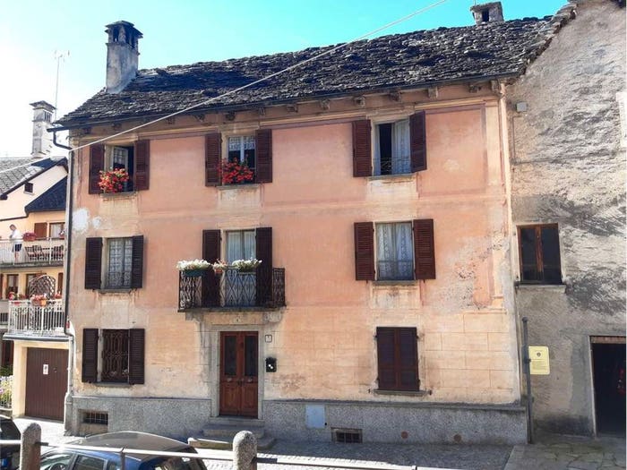Casa con 6 locali in vendita in Via Vittorio Emanuerle, Centro, Craveggia