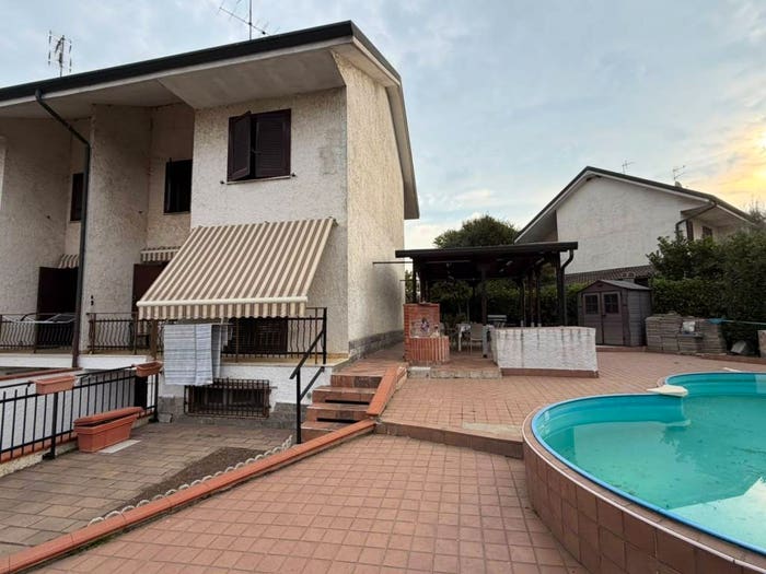 Casa con 6 locali in vendita in Via Maggio, Mombretto, Mediglia