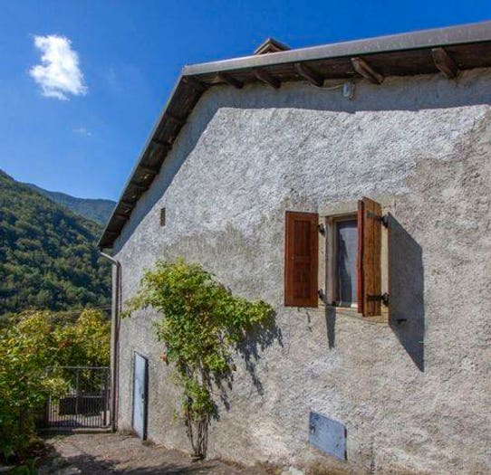 Casa con 6 locali in vendita in Località Piagneto, Comano