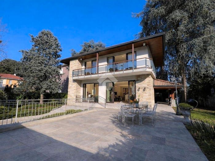 Casa con 6 locali in vendita in Via Garegnano, Musocco, Milano