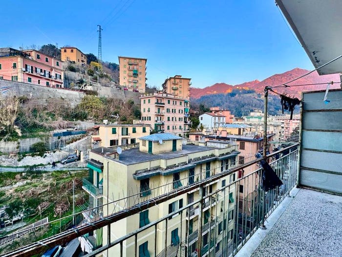 Appartamento trilocale in vendita in Salita Brasile, Bolzaneto, Genova