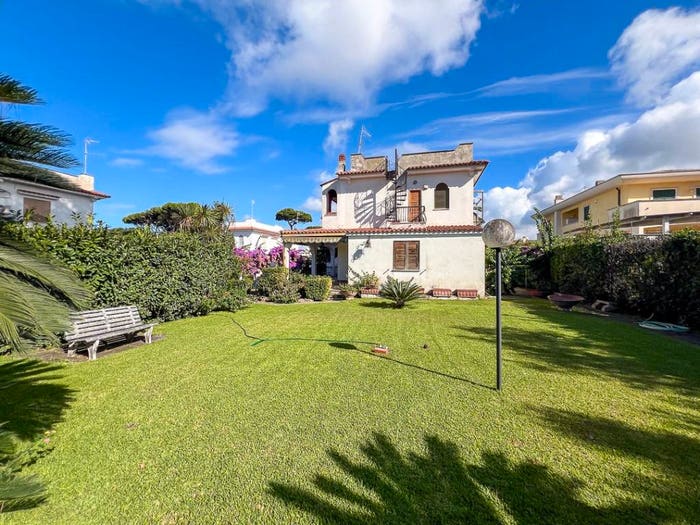 Casa con 5 locali in vendita in Viale del Pesco, Villaggio Giornalisti Poggio, Anzio