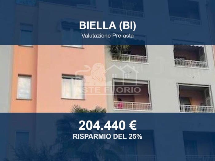 Appartamento con 6 locali in vendita in Via Sant'Eusebio, Centro Città San Paolo, Biella