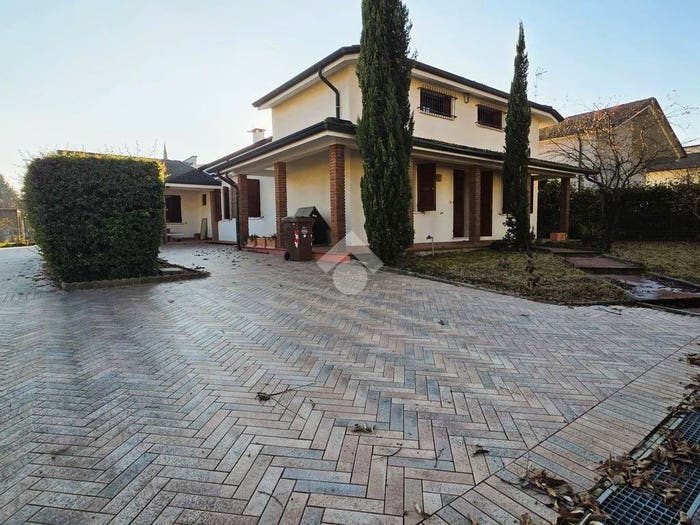 Casa quadrilocale in vendita in Via Rimembranze, Governolo, Roncoferraro