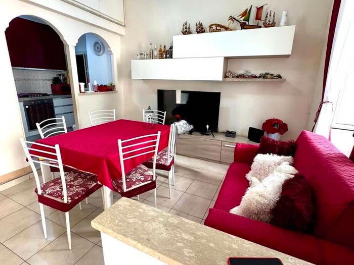 Appartamento trilocale in vendita in Via Montello, Centro, Nettuno