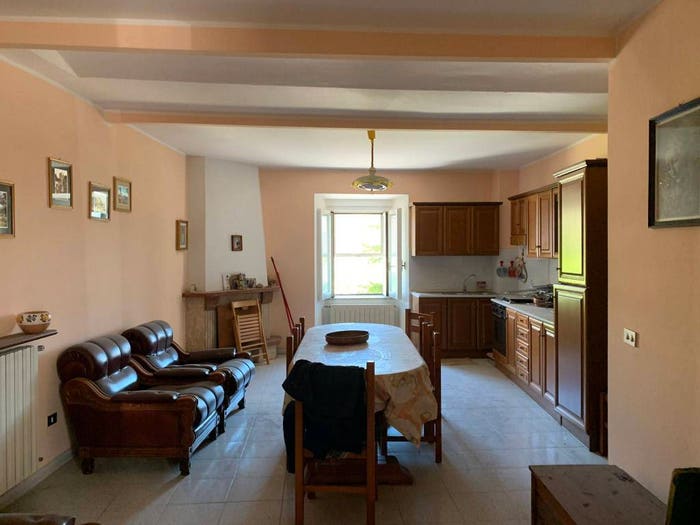 Casa con 6 locali in vendita in Via Sangro, Capracotta