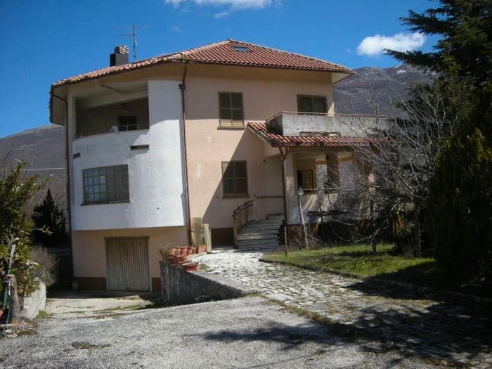 Casa con 6 locali in vendita in Via Roma SNC, Villavallelonga
