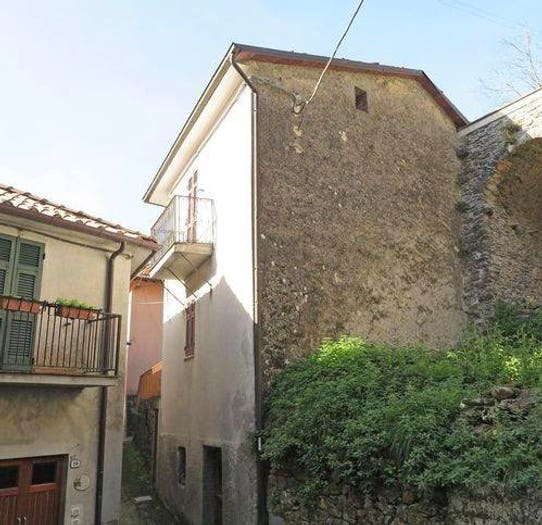 Casa trilocale in vendita in Bagnone