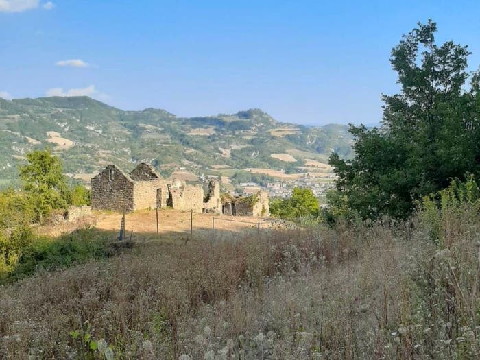 Casa in vendita in Denice