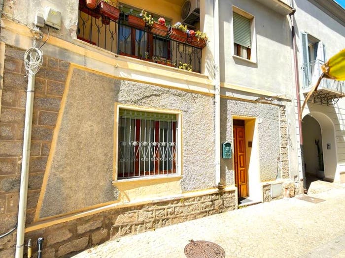 Casa con 6 locali in vendita in Via Achenza, Centro Storico, Olbia