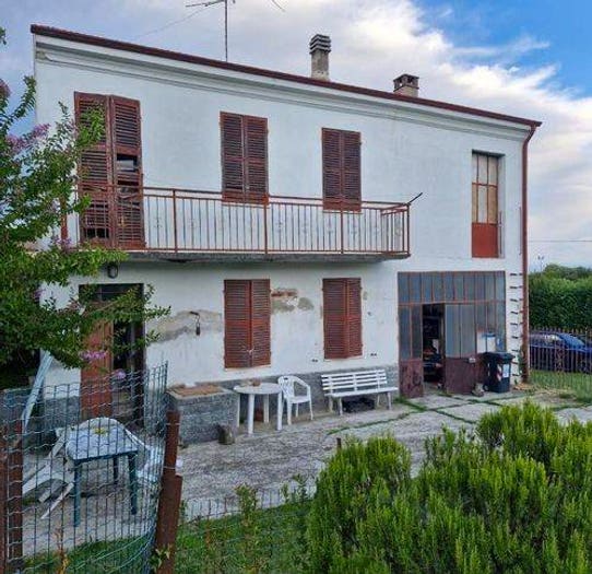 Casa con 6 locali in vendita in Coniolo Bricco, Coniolo