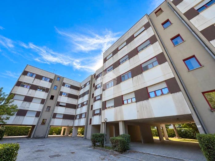 Appartamento trilocale in vendita in Via Salvatore Di Giuseppe, Teramo