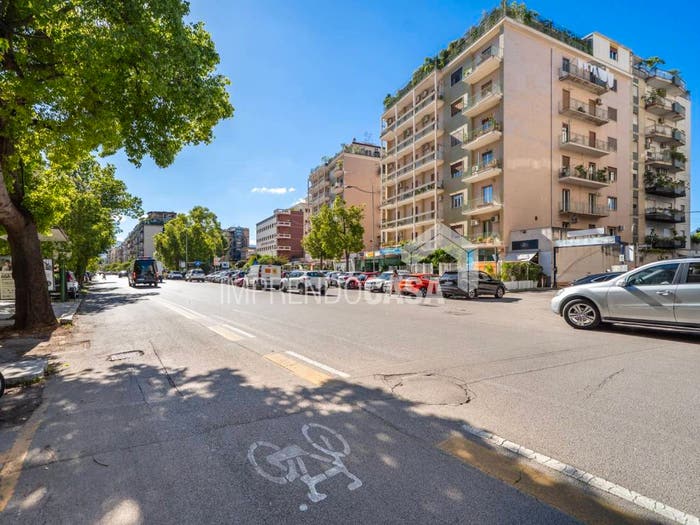 Appartamento con 6 locali in vendita in Via Giuseppe Sciuti, Notarbartolo Sciuti, Palermo