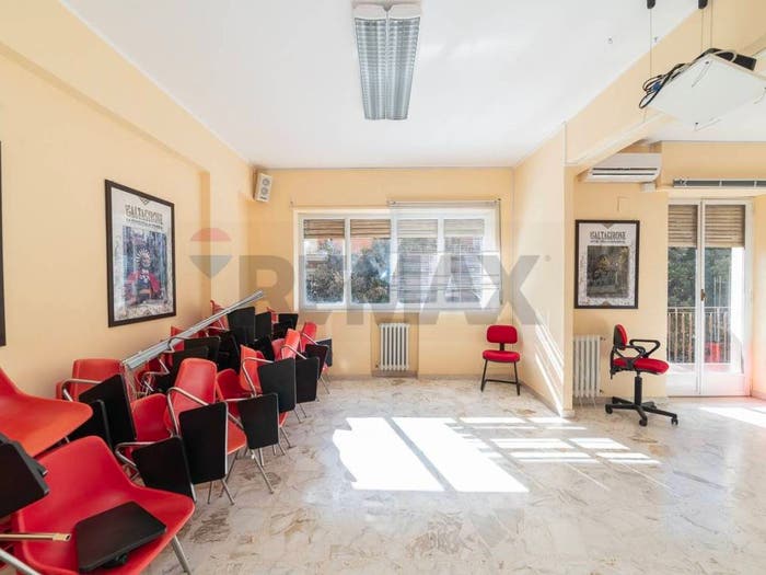 Appartamento con 6 locali in vendita in viale autonomia, Centro, Caltagirone