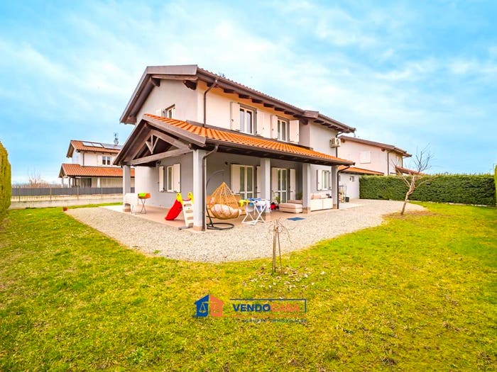 Casa con 5 locali in vendita in Via Racconigi, Cavallerleone