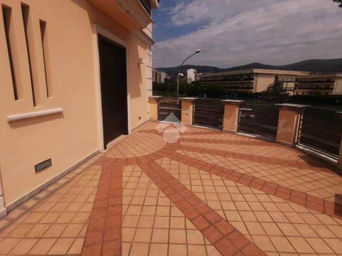 Casa quadrilocale in vendita in Viale Abramo Lincoln, Falciano, Caserta