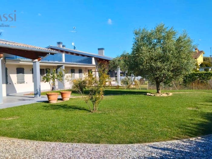 Casa con 6 locali in vendita in Via dei Martiri, Savarna, Ravenna