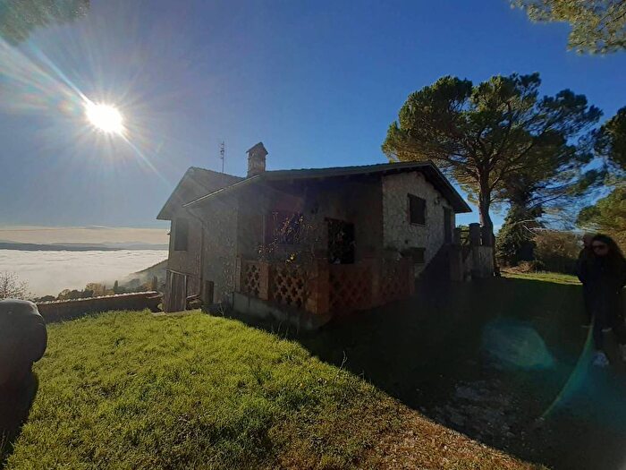 Casa con 6 locali in vendita in Strada Comunale di MorroPacce, Morro Reatino