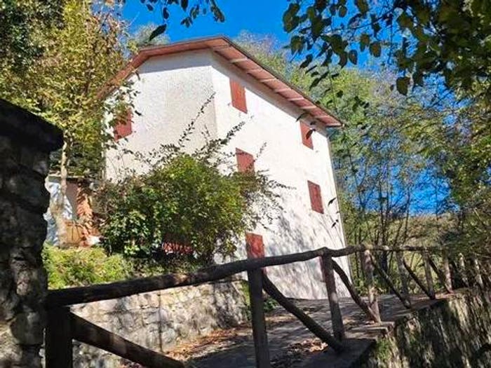 Casa con 6 locali in vendita in Bagni di Lucca