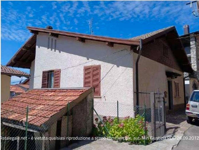 Appartamento trilocale in vendita in Localita' Ponna Superiore Via Trieste, Ponna Superiore, Ponna