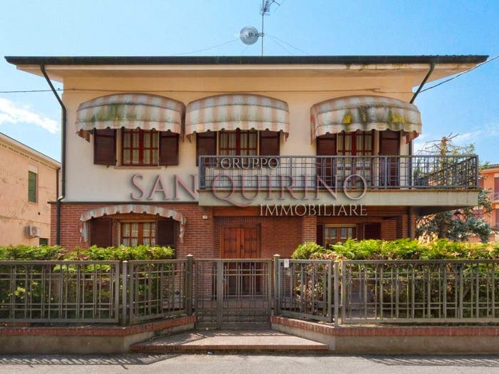 Casa quadrilocale in vendita in via pascoli, Centro, Guastalla