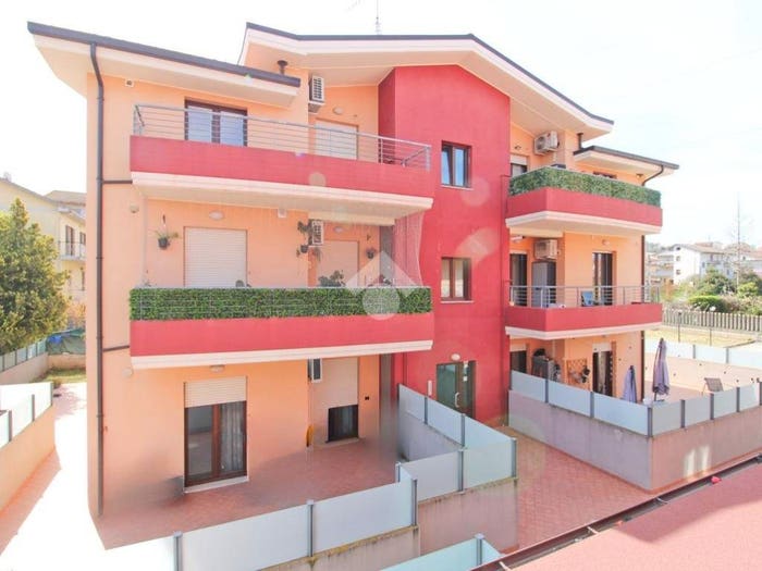 Appartamento trilocale in vendita in Via Dante, Centro, Cappelle sul Tavo