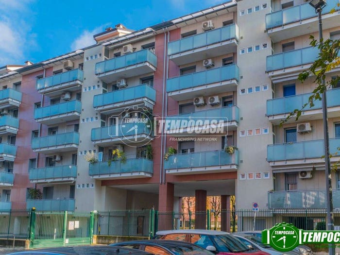 Appartamento trilocale in vendita in Via Longarone, Roserio, Milano